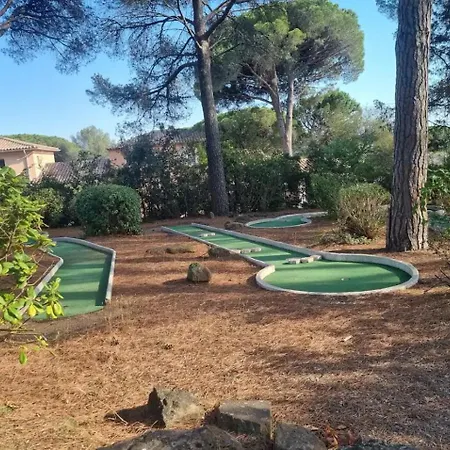 Apartman De Tennis Piscine Aire De Jeux