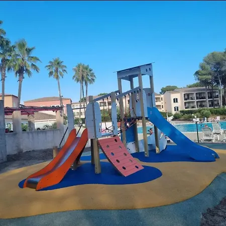 De Tennis Piscine Aire De Jeux Apartman *